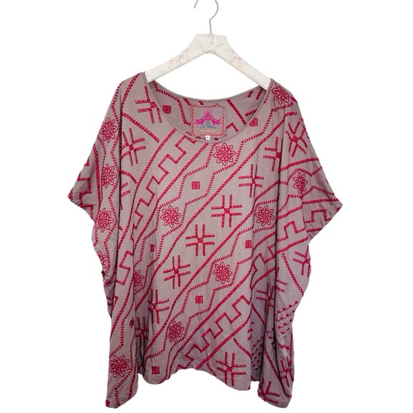 Johnny Was 100% cotton embroidered Tribal Patterned Top with Red Accents - Picture 1 of 6